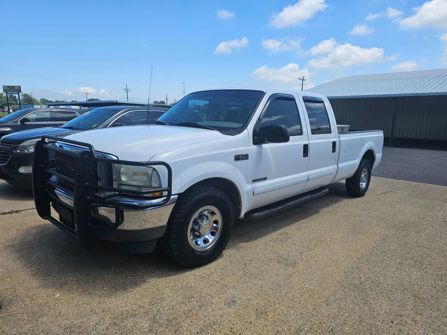 2003 WHITE FORD F-350 SD King Ranch Crew Cab Long Bed 2WD (1FTSW30F73E) with an 7.3L V8 OHV 16V TURBO DIESEL engine, 4-SPEED AUTOMATIC transmission, located at 533 S Seven Points BLVD, Seven Points, TX, 75143, (430) 255-4030, 32.313999, -96.209351 - Photo#0